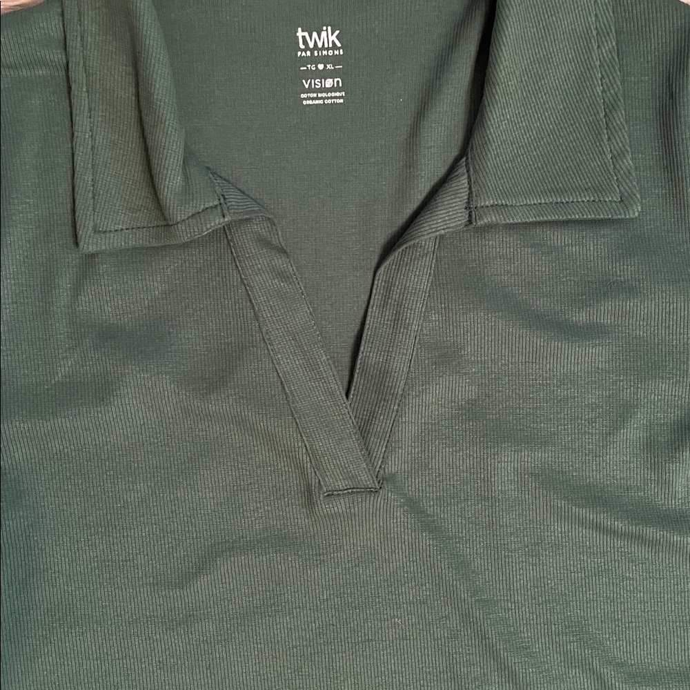 🌿 TWIK Green Polo Top NWOT - Picture 5 of 5